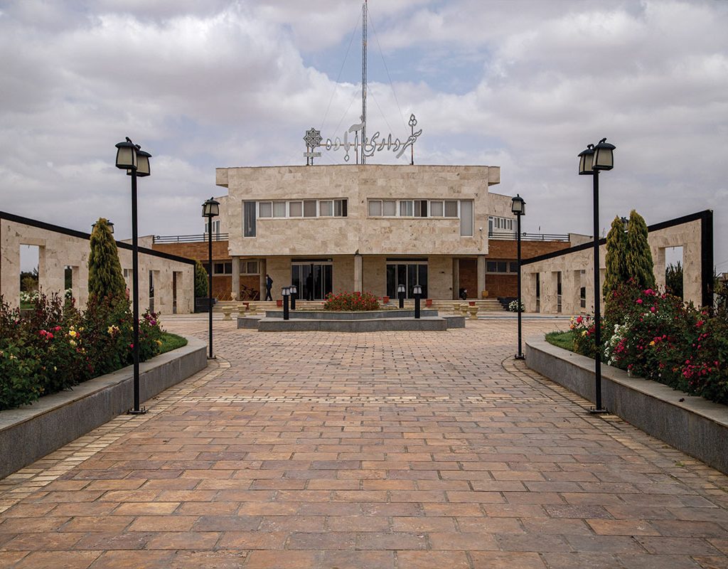 ساختمان شهرداری اباده